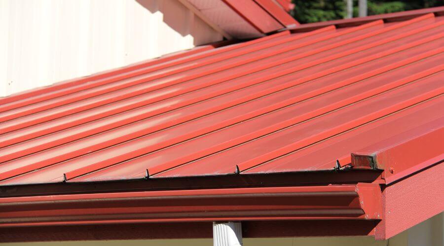 Professional gutter cleaning services in Holladay, TN